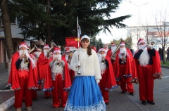 В Туапсе прошел парад Дедов Морозов
