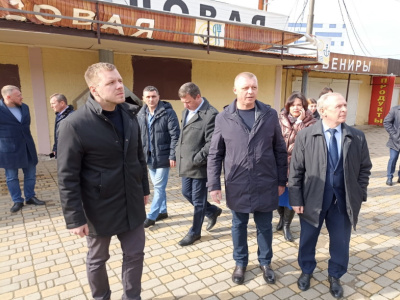 Ход работ по благоустройству центрального пляжа в Туапсе проинспектировала комиссия администрации Краснодарского края
