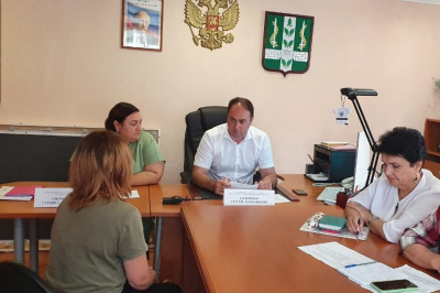 Сергей Сидоренко провел прием жителей Октябрьского поселения и принял участие в сходе граждан