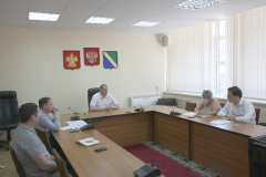 Виталий Мазнинов обсудил перспективы возобновления строительства долевого жилого комплекса в селе Агое
