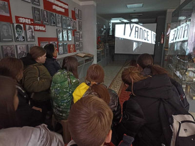 В Народном музее села Шаумяна Туапсинского района школьникам рассказали о Герое Отечества, сражавшемся за Туапсе