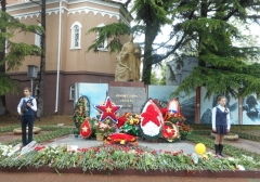 Школьники в Туапсинском районе несут почетный караул у мемориалов погибшим воинам