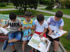 В Туапсе читатели детской библиотеки провели акцию ко Дню России