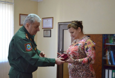 Орден Мужества посмертно вручили вдове погибшего героя в Туапсе