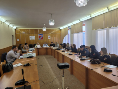   4 декабря 2025 года в территориальной избирательной комиссии Туапсинская городская прошло совещание по вопросу организации обеспечения безопасной работы участковых избирательных комиссий и голосования избирателей на дополнительных выборах в избирательно
