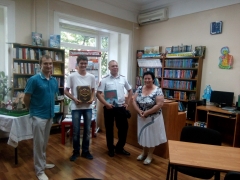 В Туапсе молодежные активисты провели акцию, приуроченную ко Дню грамотности