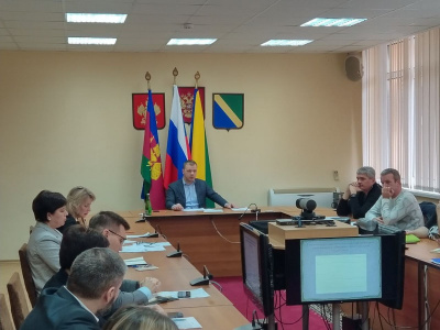 Глава Туапсинского района проверил, как отрабатываются обращения граждан