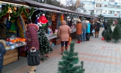 В Туапсе открылись новогодняя ярмарка и елочный базар