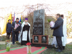 В Туапсе установили памятник основателям Армавиро-Туапсинской железной дороги Александру Кривенко и Николаю Петрову