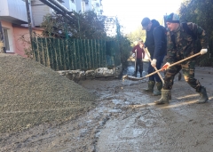 В пострадавшем от стихии селе Кривенковском проходит всерайонный субботник