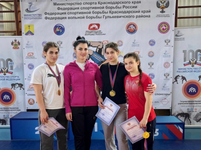 Победу завоевали спортсменки Туапсинского района на краевом первенстве по вольной борьбе