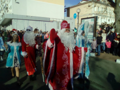 В Туапсе прошел новогодний парад Дедов Морозов