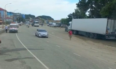 На пострадавшем от паводка участке автотрассы вблизи села Лермонтово введено реверсивное движение
