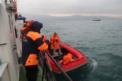 Туапсинские спасатели и водолазы участвуют в поисковых работах на месте крушения Ту-154 в Сочи