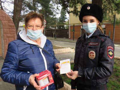 Полицейские в Туапсинском районе проводят встречи с жителями и предупреждают о мошенничествах