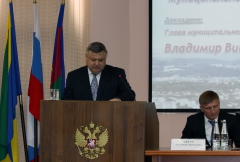 Глава Туапсинского района Владимир Лыбанев отчитался перед депутатами муниципалитета о своей работе в 2014 году