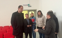 Анатолий Русин осмотрел построенные в селе Тенгинке новые школу и детский сад