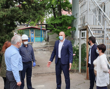 Виталий Мазнинов проинспектировал ход ремонтов в детских садах Туапсе