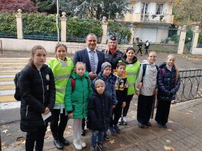 В Туапсе родительский патруль вместе с госавтоинспекторами провели акцию «На темной дороге заметны мы многим»