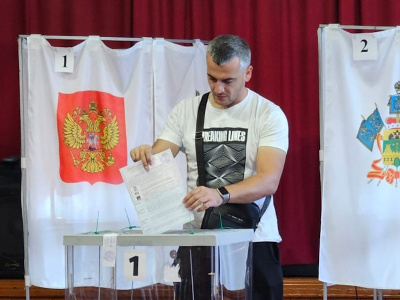 Избирательные участки встречают первых голосующих!