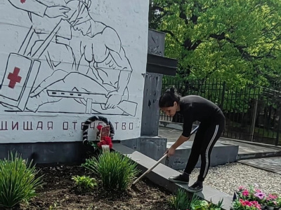 В Октябрьском поселении Туапсинского района активисты привели в порядок братские могилы