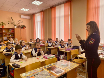 Сотрудники Госавтоинспекции Туапсе посвятили первоклашек в пешеходы