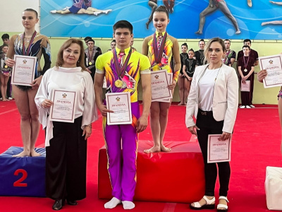 Туапсинские акробаты завоевали медали на первенстве и чемпионате Краснодарского края