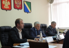 В Туапсинском районе депутаты ЗСК и специалисты администрации Краснодарского края изучили итоги работы по улучшению финансово-экономической ситуации в муниципалитете