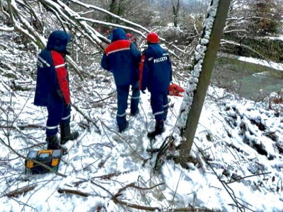 В Туапсинском районе продолжают восстанавливать электроснабжение после снегопада