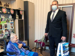 Виталий Мазнинов поздравил с 95-летием ветерана Великой Отечественной войны из Туапсе